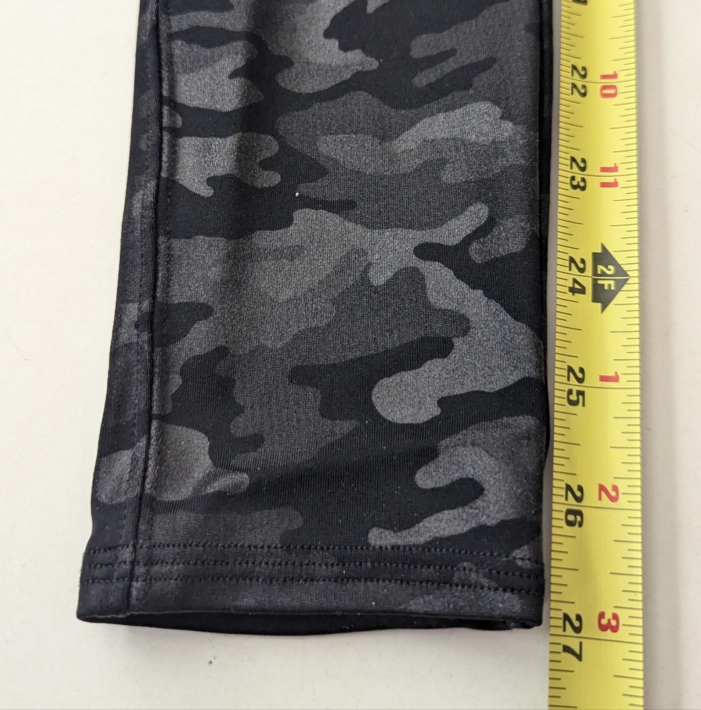 SPANX Faux Leather Camo Leggings Size Medium Petite - Picture 9 of 12